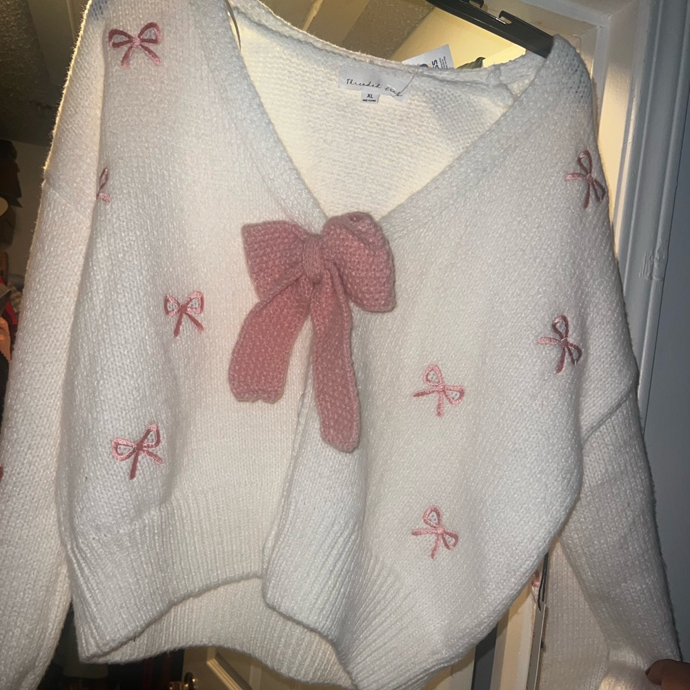 White and Pink Bow Sweater🎀